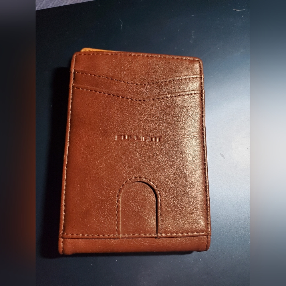 Like New Bulliant Leather Bifold Wallet
